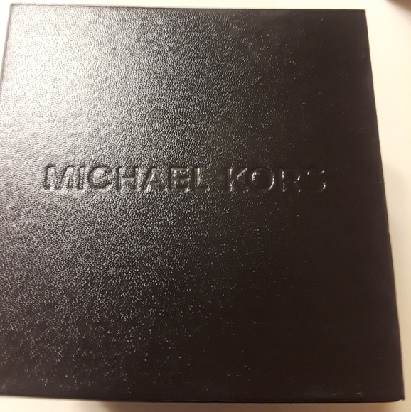 Watch - Picture 2 of 5